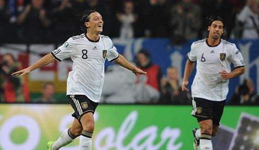 Wird er auch gegen die Ukraine jubeln? Real Madrid-Spielmacher Mesut Özil (l.)