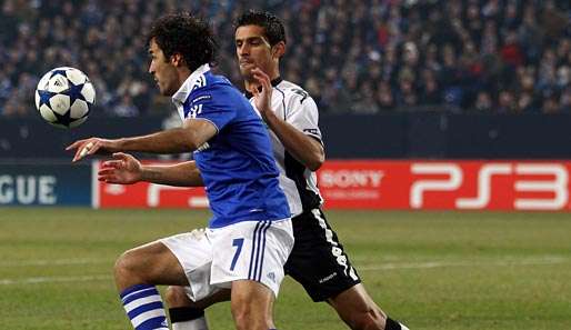 Ricardo Costa (r.) verteidigte in der Champions League gegen Schalke-Star Raul