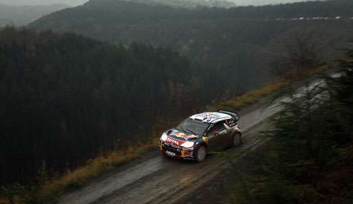 Tristes Wetter in Wales. Trotzdem fährt hier der neue Weltmeister: Sebastien Loeb