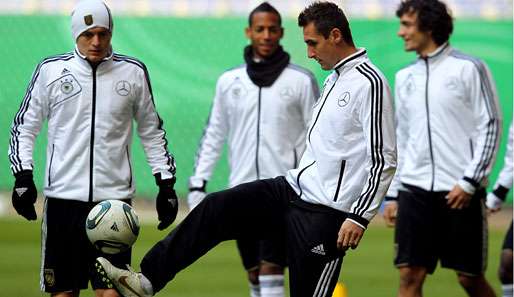 Lockeres Warm-Up der deutschen Mannschaft vor dem Spiel gegen die Niederlande