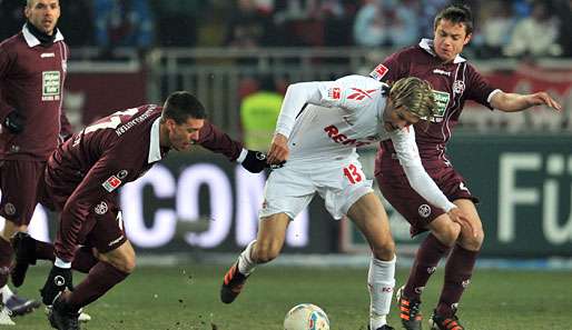 Musste in seiner ersten Bundesliga-Partie frühzeitig unter die Dusche: Ariel Borysiuk (r.)