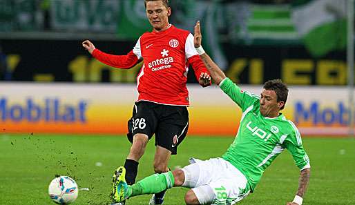 Mario Mandzukic (r.) sorgte früh für die Führung des VfL Wolfsburg gegen Mainz