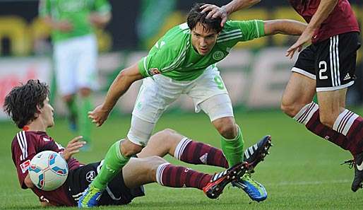 Sdrjan Lakic (M.) ist beim VfL Wolfsburg nur Bankdrücker - und ohne Saisontor