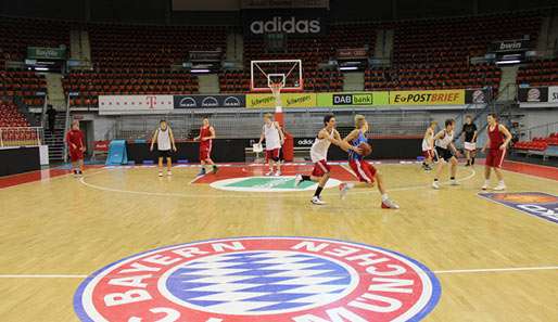 Die von Stix betreute Nachwuchs-Bundesliga-Mannschaft des FC Bayern beim Training 