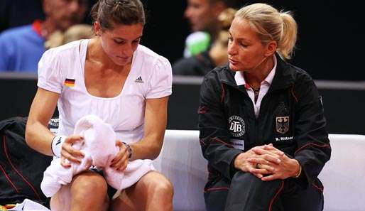 Teamchefin Barbara Rittner (r.) und ihre Topspielerin Andrea Petkovic (l.) planen den großen Coup
