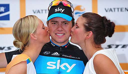 Schon unangenehm, wenn man gleich von zwei Frauen geküsst wird: Edvald Boasson Hagen
