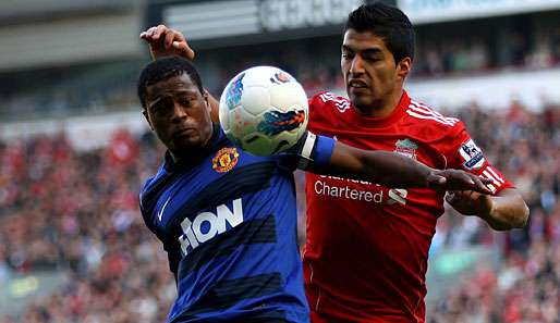 Luis Suarez (r.) hat Patrice Evra (l.) mehrfach rassistisch beleidigt. Herausreden konnte er sich danach nicht