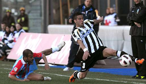 Spielt seit 2007 bei Udinese Calcio: Der chilenische Nationalspieler Mauricio Isla (r.)