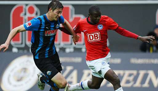 Christian Strohdiek (l.) wird auch in Zukunft für die Stabilität in der Abwehr beim SC Paderborn sorgen