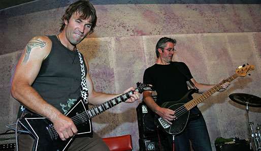 Pat Cash uns sein liebstes Hobby: die Musik! 