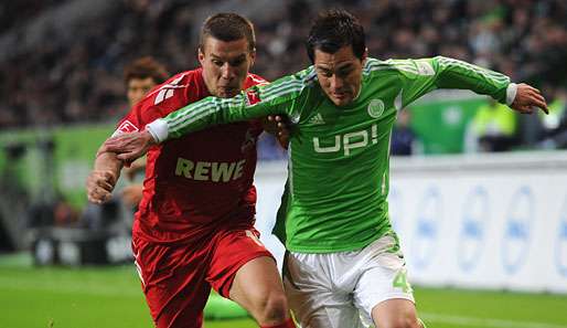 Lukas Podolski (l.) und Marcel Schäfer (r.) leisteten sich einen harten Schlagabtausch