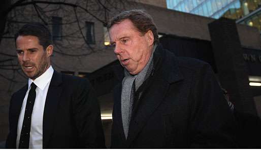 Harry Redknapp (r.) mit seinem Sohn Jamie vor dem Lononer Southwark Crown Court