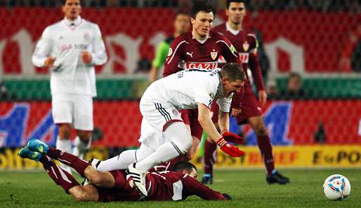 Bastian Schweinsteiger (M.) bekam am Donnerstagvormittag die ernüchternde Diagnose