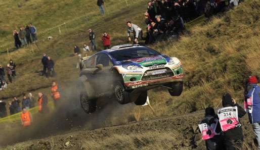 Jari Matti Latvala fährt in seinem Ford Fiesta Richtung Rallye-Triumph