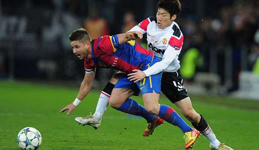 Markus Steinhöfer (l.) und sein FCB brachten in der Vorrunde schon ManUnited zur Verzweiflung 