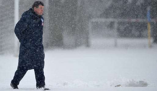 Otto Rehhagel strahlt eine unglaubliche Aura aus - Schnee lässt sich davon nicht beeindrucken