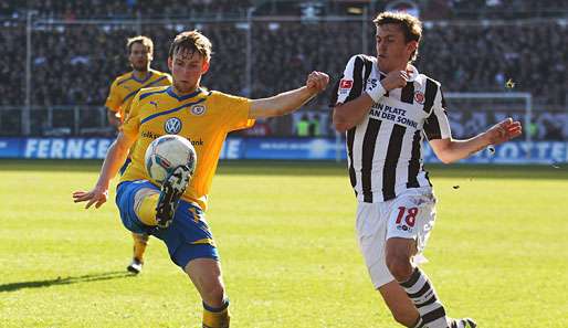 Max Kruse (r.) und seine Paulianer verlieren in einem chancenarmen Spiel wichtige Punkte