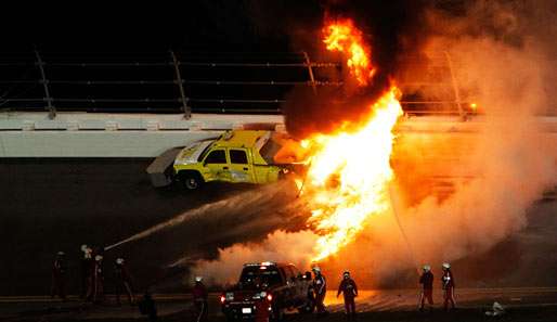 Juan Pablo Montoya bleibt nach diesem Unfall wie durch ein Wunder unverletzt