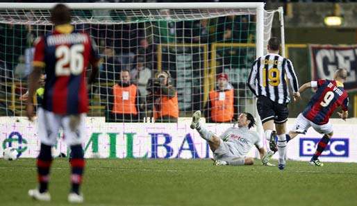 Marco Di Vaio (r.) brachte Bologna gegen Juventus in Führung