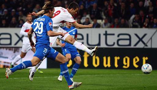 Stuttgarts Vedad Ibisevic (r.) beim ersten seiner zwei Tore gegen seinen alten Verein