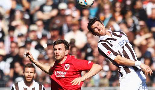 St. Pauli und Cottbus trennten remis: Hier Bruns (r.) und Sörensen im Duell