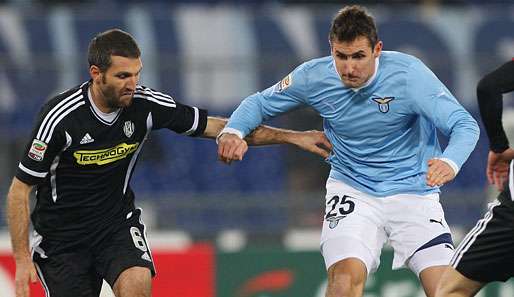 Miroslav Klose (r.) hat sich im Training bei Lazio Rom verletzt