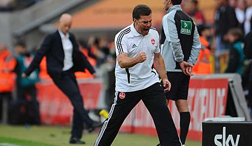 Dieter Hecking (v.) fordert von seinem Team die richtige Einstellung gegen S04