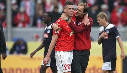 Thomas Tuchel (r.) will auch in Zukunft mit Adam Szalai (l.) zusammenarbeiten