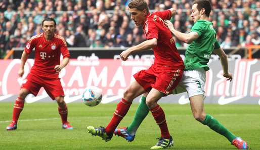 Nils Petersen (M.) stand gegen Bremen in der Startformation