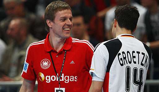 Nationaltrainer Martin Heuberger (l.) geht mit dem DHB-Team die EM-Quali für 2014 an