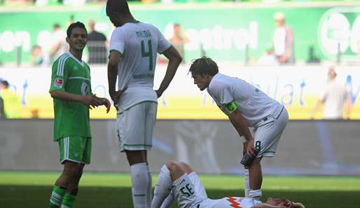 Werder am Boden. Naldo (M.) und Clemens Fritz schauen sinnbildlich für Bremens Situation drein