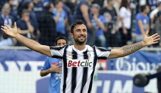 Mirko Vucinic steht mit Juventus Turin kurz vor dem Gewinn der italienischen Meisterschaft 