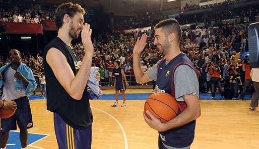 Juan Carlos Navarro (r.) mit seinem Kumpel Pau Gasol, NBA-Star bei den Lakers 