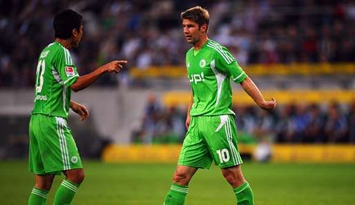 Für Thomas Hitzlsperger (r.) ist die Zeit in Wolfsburg schon wieder vorbei.