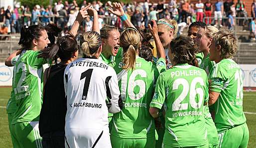 Die Frauen vom VfL Wolfsburg feierten ihren Sieg gegen den 1. FFC Frankfurt ausgelassen