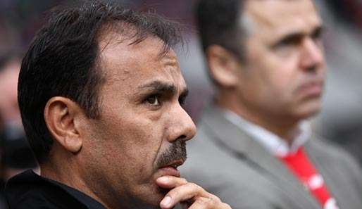 Der neue Hertha-Coach Jos Luhukay plant mit der 2. Liga.