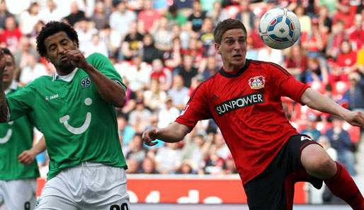 Bastian Oczipka (r.) spielt in der kommenden Saison für die Frankfurter Eintracht