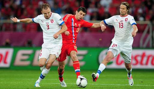 Michal Kadlec (l.) könnte im zweiten Gruppenspiel eine Denkpause erhalten