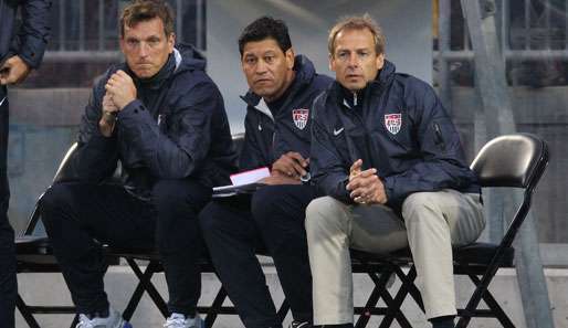 Jürgen Klinsmann (r.) startete mit den USA mit einem Sieg und einem Remis in die WM-Qualifikation