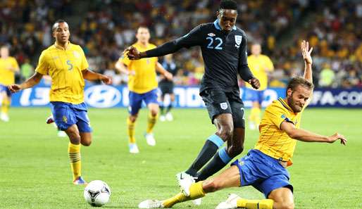 Danny Welbeck (M.) traf gegen Schweden zum entscheidenden 3:2