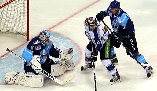 Niklas Treutle (l.) von den Hamburg Freezers gehört zu den Kandidaten beim Entry Draft