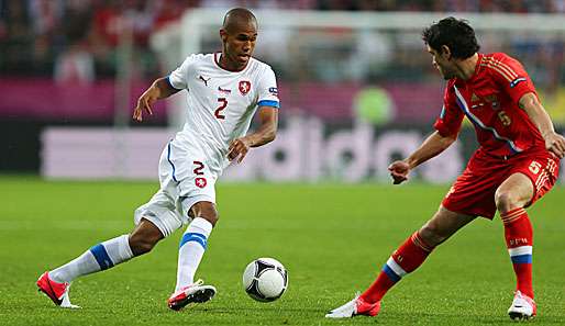 Machte bei der EURO 2012 von sich reden:  Theodor Gebre Selassie (l.)