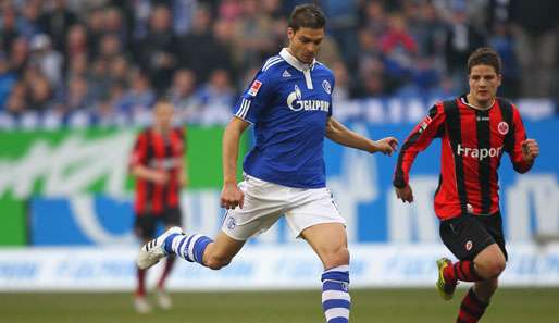 In Deutschland war Angelos Charisteas (l.) zuletzt beim FC Schalke 04 angestellt