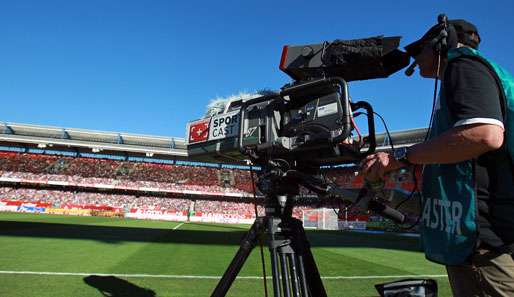 In Nürnberger Stadion hätten deutlich mehr Zuschauer Platz. Die ARD überträgt live