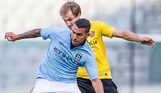 Dresden und David Solg hatten ManCity mit seinen Superstars (hier Carlos Tevez) im Griff