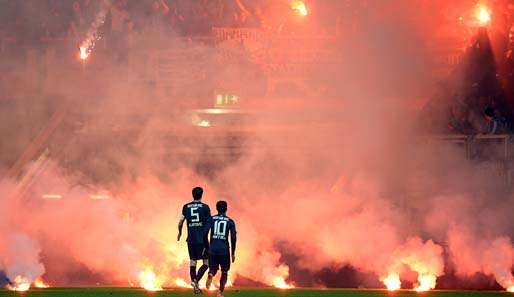 Beim Relegationsspiel zwischen Berlin und Düsseldorf kam es zu Ausschreitungen