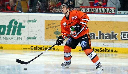 Bleibt bis 2014 in Wolfsburg: Eishockey-Nationalspieler Benedikt Kohl