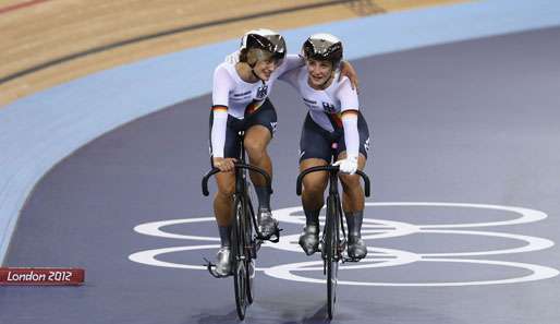 Miriam Welte (l.) und Kristina Vogel hat nach der Disqualifikation der Chinesinnen Gold gewonnen