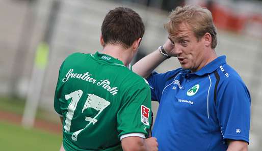 Seit 2009 trainiert Mike Büskens (r.) die SpVgg Greuther Fürth