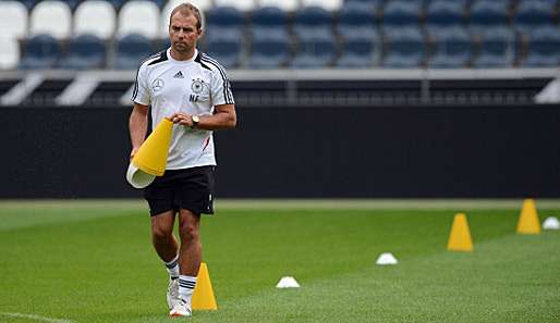 DFB-Assistenztrainer Hans-Dieter Flick sieht im deutschen Sturm wenig Alternativen